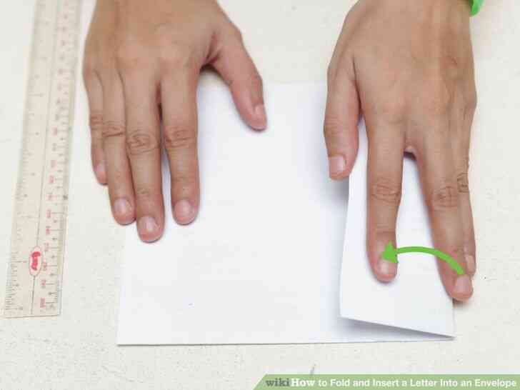 Image intitulée Plier et Insérer une Lettre Dans une Enveloppe à l